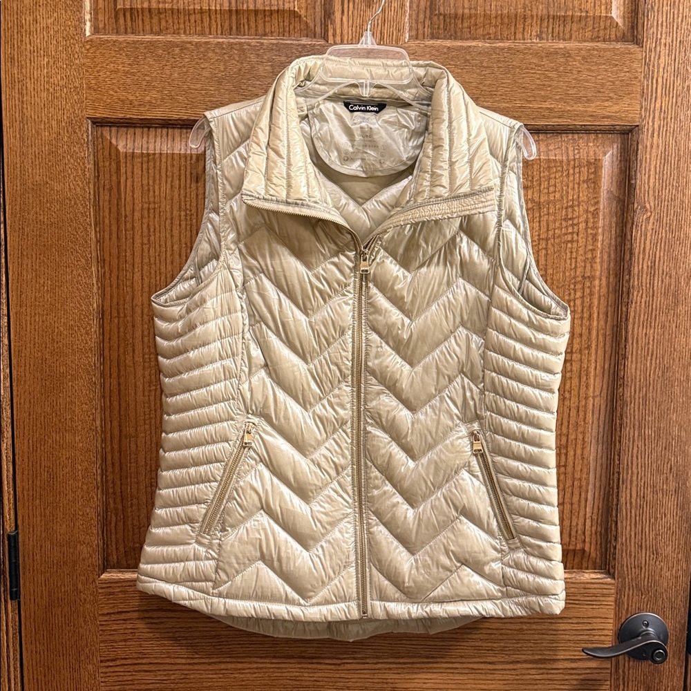 Calvin Klein Beige Down Puffer Chevron Vest XL